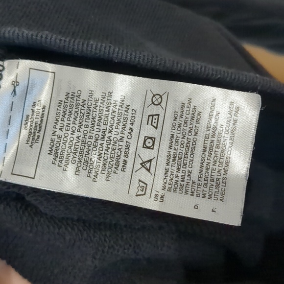 Adidas sweater - Picture 4 of 4